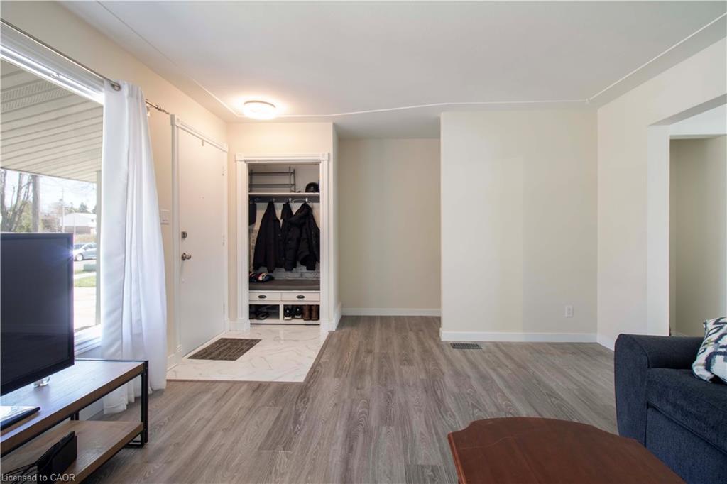 187 Clover Place, Kitchener, ON - Indoor Photo Showing Living Room