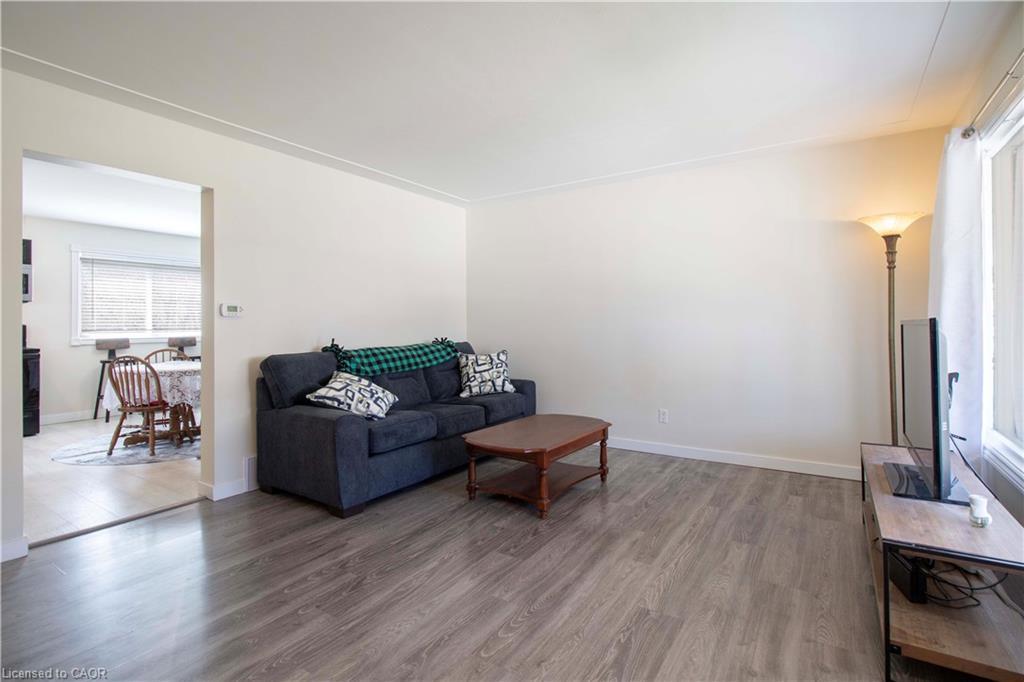 187 Clover Place, Kitchener, ON - Indoor Photo Showing Living Room