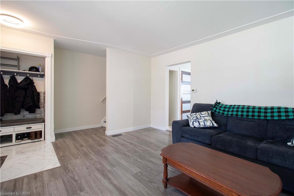 187 Clover Place, Kitchener, ON - Indoor Photo Showing Living Room