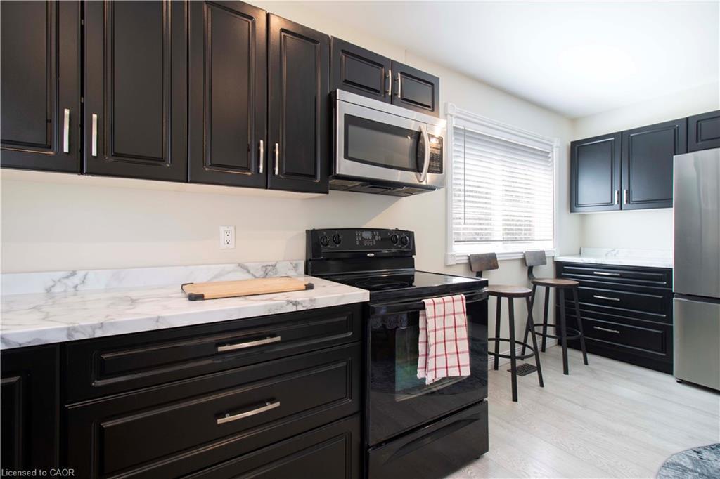 187 Clover Place, Kitchener, ON - Indoor Photo Showing Kitchen