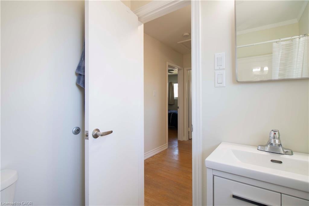 187 Clover Place, Kitchener, ON - Indoor Photo Showing Bathroom