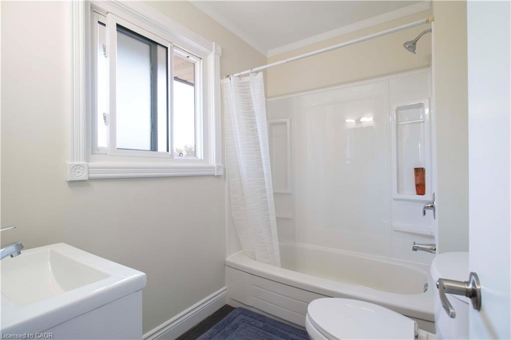 187 Clover Place, Kitchener, ON - Indoor Photo Showing Bathroom