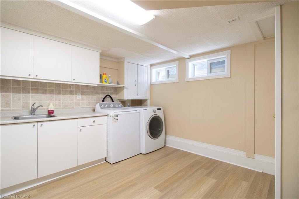 187 Clover Place, Kitchener, ON - Indoor Photo Showing Laundry Room