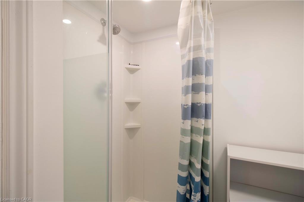 187 Clover Place, Kitchener, ON - Indoor Photo Showing Bathroom