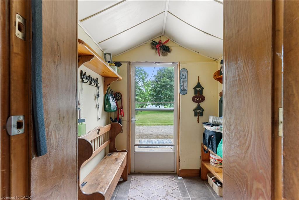 5400 North Service Road, Beamsville, ON - Indoor Photo Showing Other Room