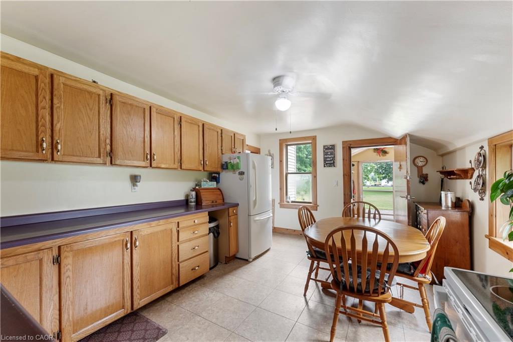 5400 North Service Road, Beamsville, ON - Indoor