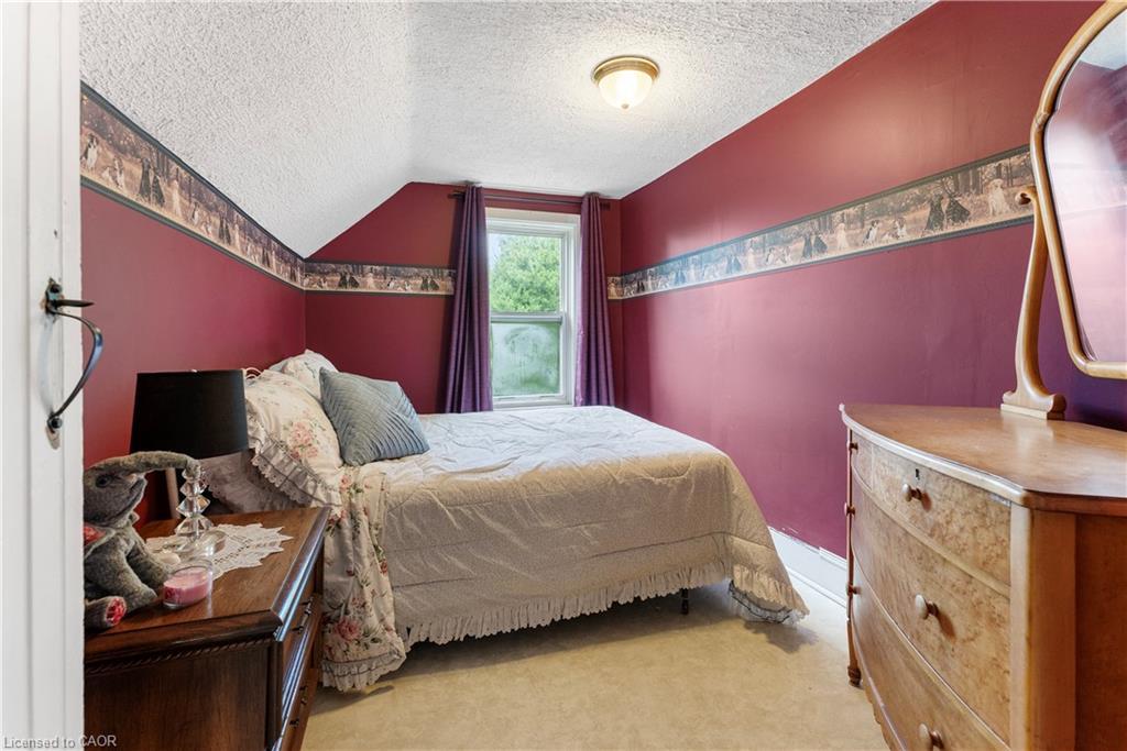 5400 North Service Road, Beamsville, ON - Indoor Photo Showing Bedroom
