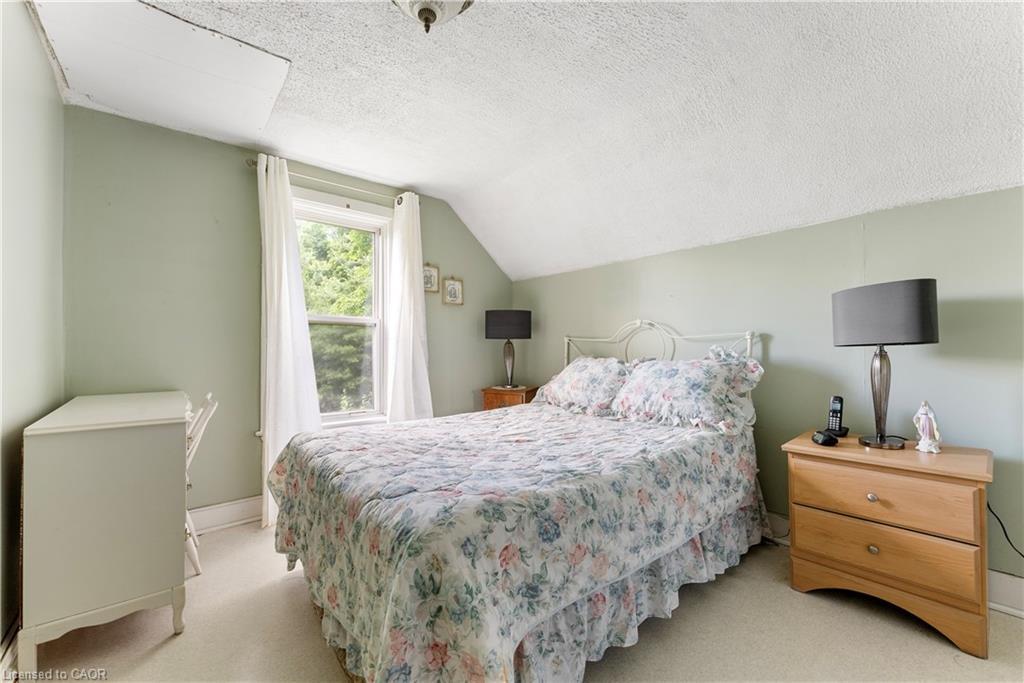 5400 North Service Road, Beamsville, ON - Indoor Photo Showing Bedroom