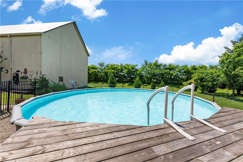 5400 North Service Road, Beamsville, ON - Outdoor With Above Ground Pool With Backyard