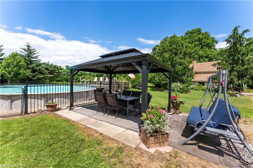 5400 North Service Road, Beamsville, ON - Outdoor With Backyard