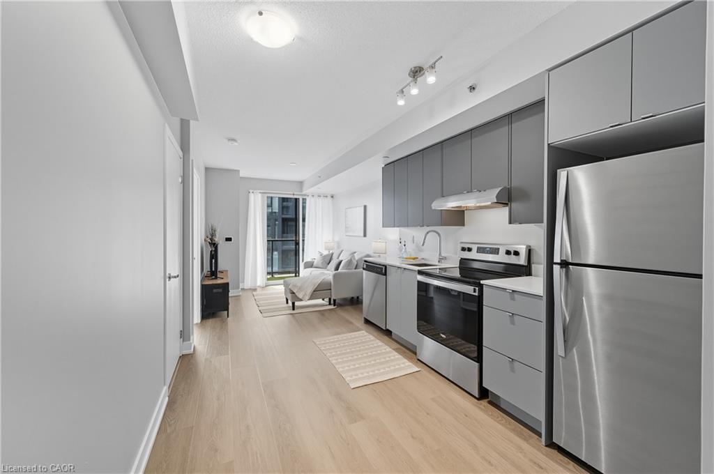 B602-3200 Dakota Common, Burlington, ON - Indoor Photo Showing Kitchen With Upgraded Kitchen