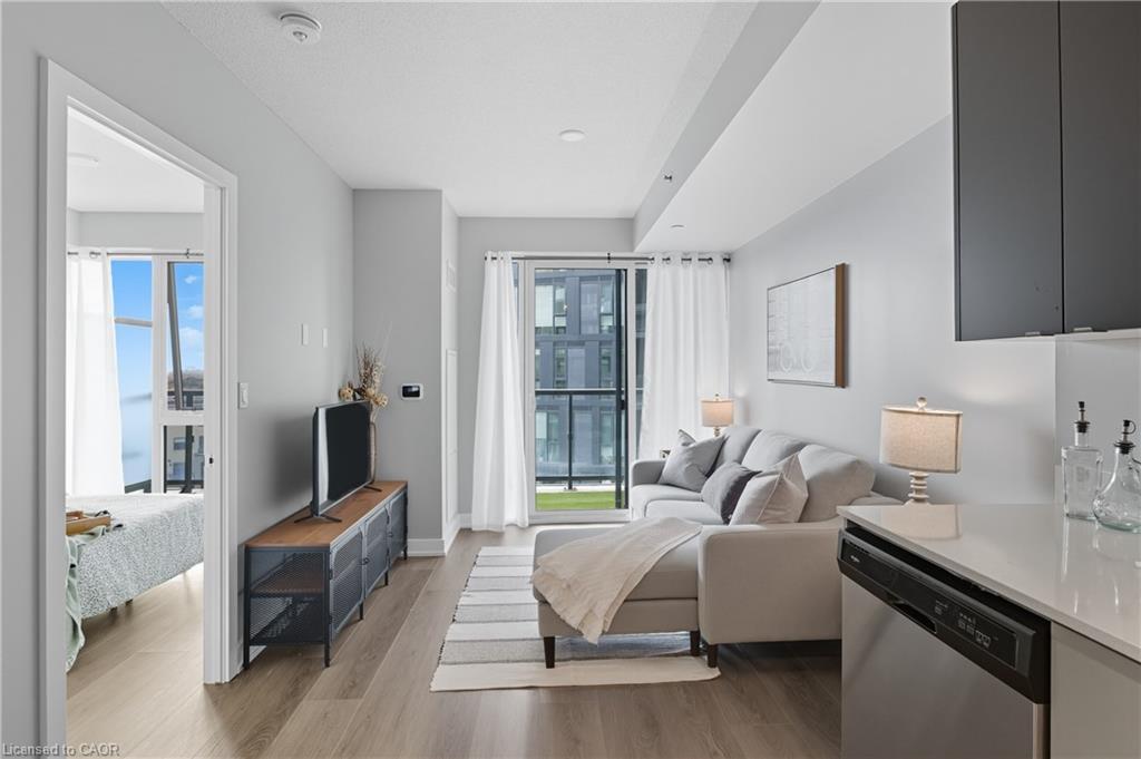 B602-3200 Dakota Common, Burlington, ON - Indoor Photo Showing Other Room