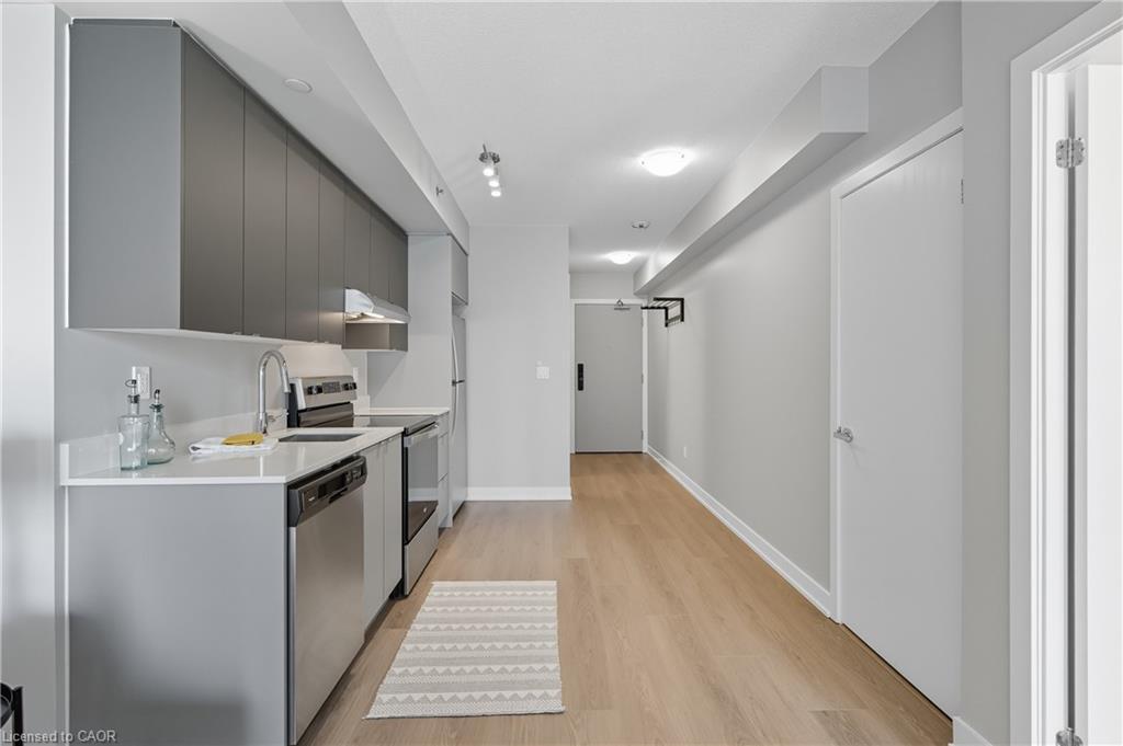 B602-3200 Dakota Common, Burlington, ON - Indoor Photo Showing Kitchen With Upgraded Kitchen