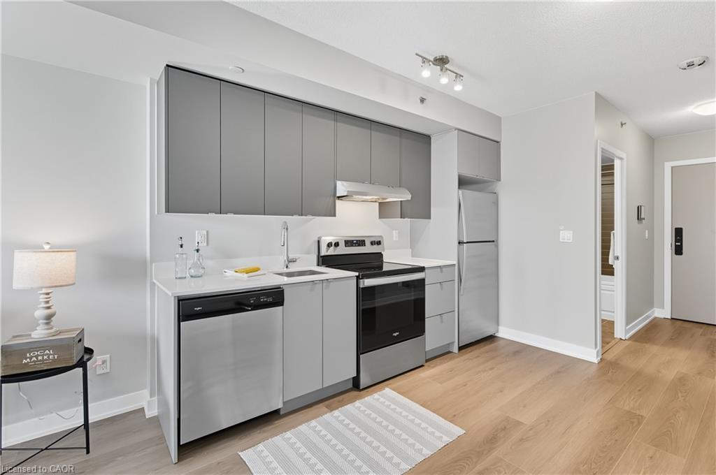 B602-3200 Dakota Common, Burlington, ON - Indoor Photo Showing Kitchen