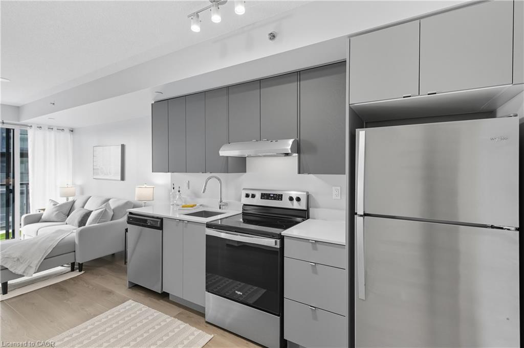 B602-3200 Dakota Common, Burlington, ON - Indoor Photo Showing Kitchen