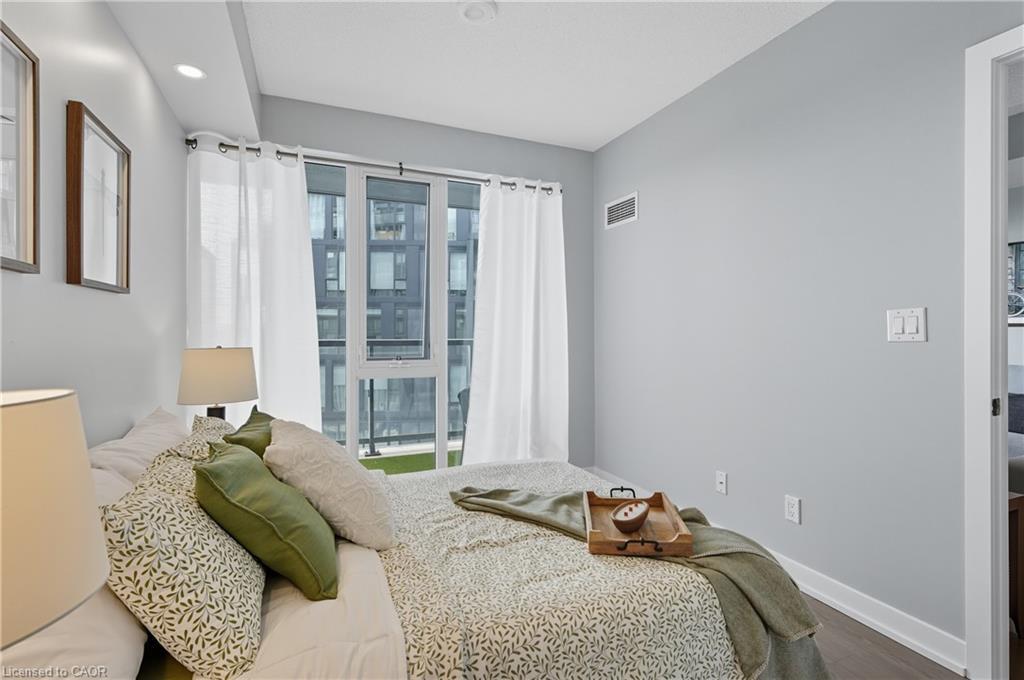 B602-3200 Dakota Common, Burlington, ON - Indoor Photo Showing Bedroom