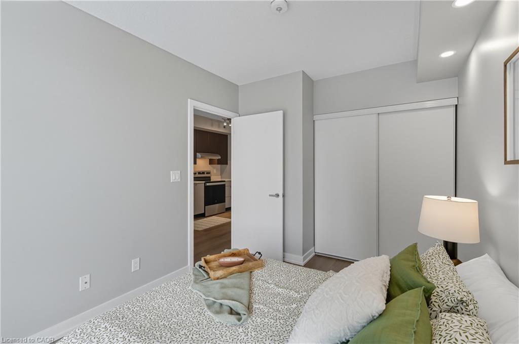 B602-3200 Dakota Common, Burlington, ON - Indoor Photo Showing Bedroom