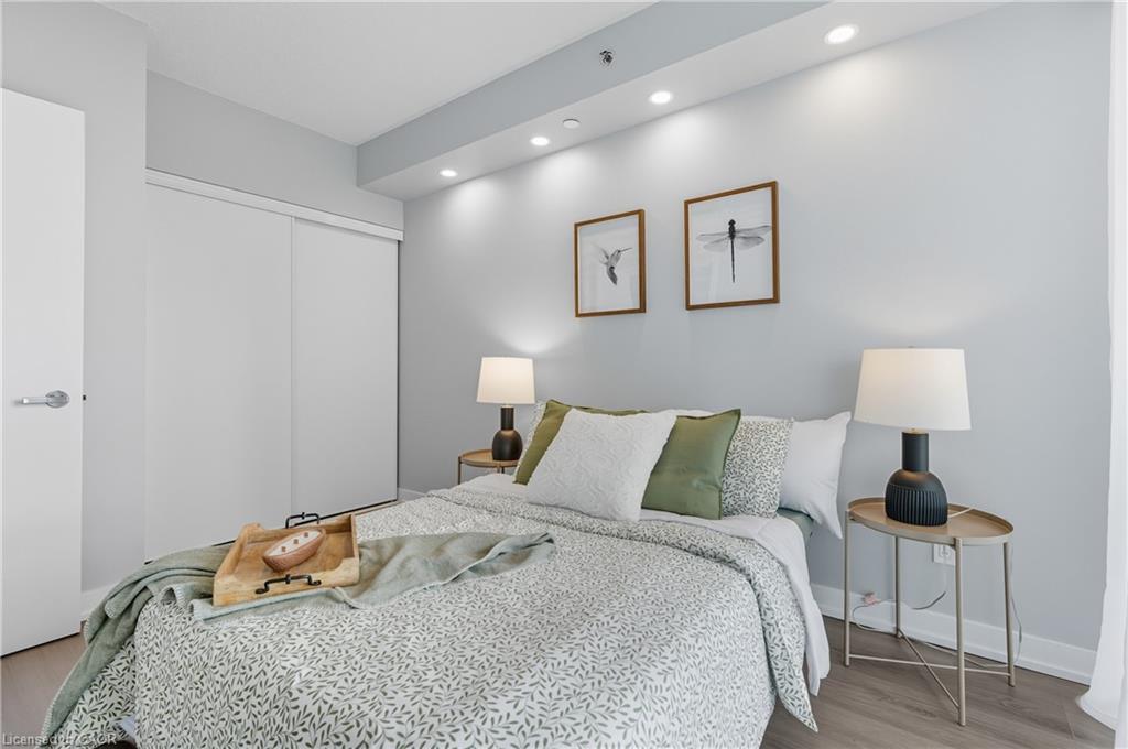 B602-3200 Dakota Common, Burlington, ON - Indoor Photo Showing Bedroom