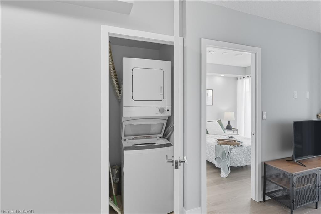 B602-3200 Dakota Common, Burlington, ON - Indoor Photo Showing Laundry Room