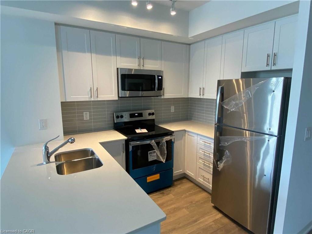 213-550 North Service Road, Grimsby, ON - Indoor Photo Showing Kitchen With Double Sink With Upgraded Kitchen