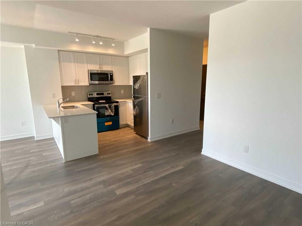 213-550 North Service Road, Grimsby, ON - Indoor Photo Showing Kitchen
