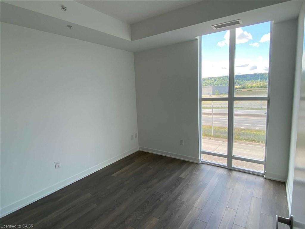 213-550 North Service Road, Grimsby, ON - Indoor Photo Showing Other Room