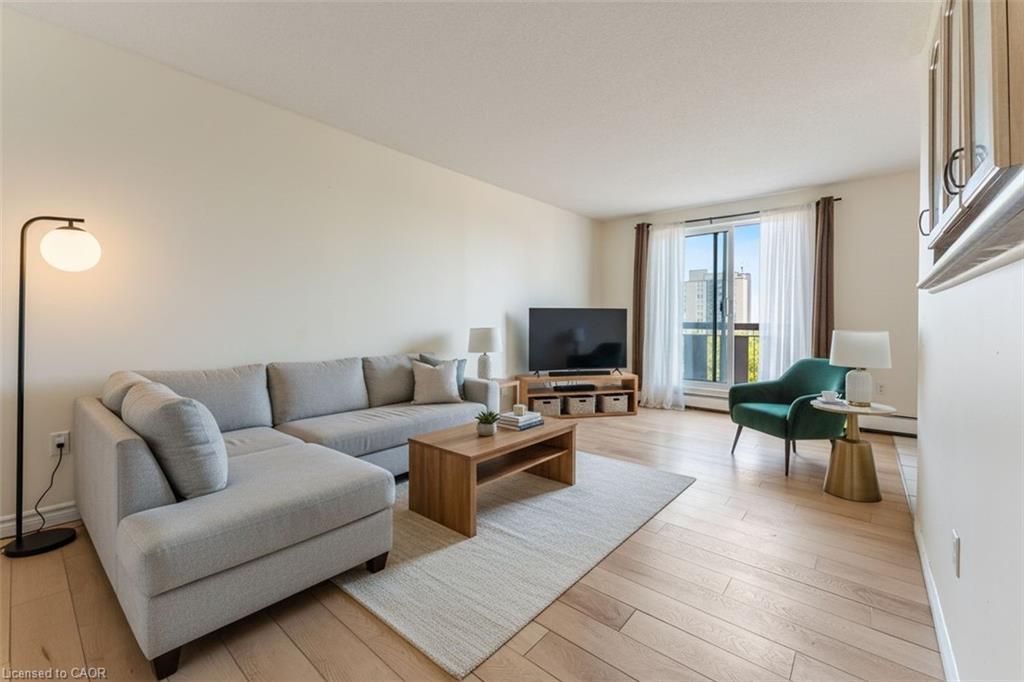 802-851 Queenston Road, Hamilton, ON - Indoor Photo Showing Living Room