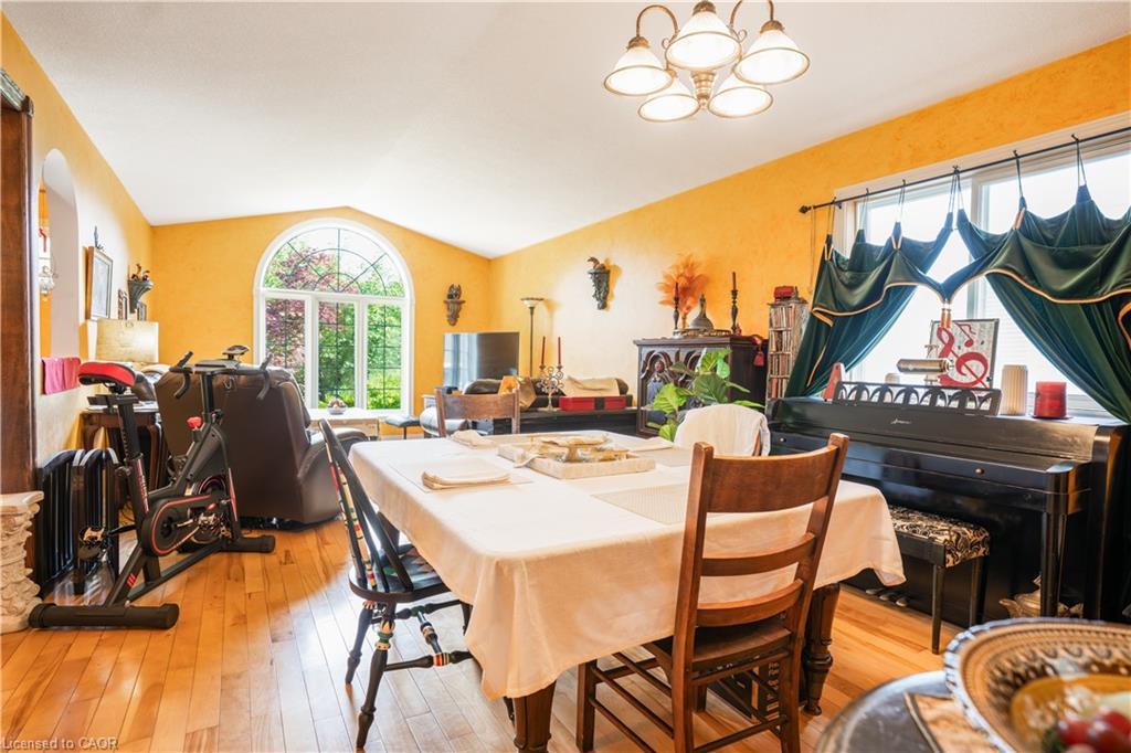 40 Balsam Street, Welland, ON - Indoor Photo Showing Dining Room