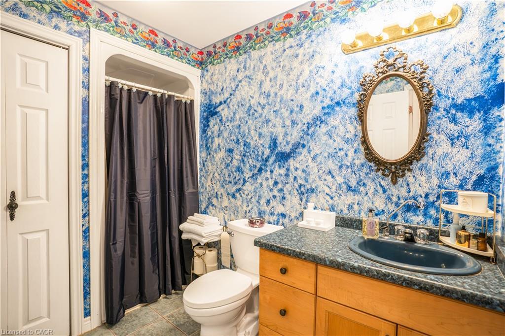 40 Balsam Street, Welland, ON - Indoor Photo Showing Bathroom