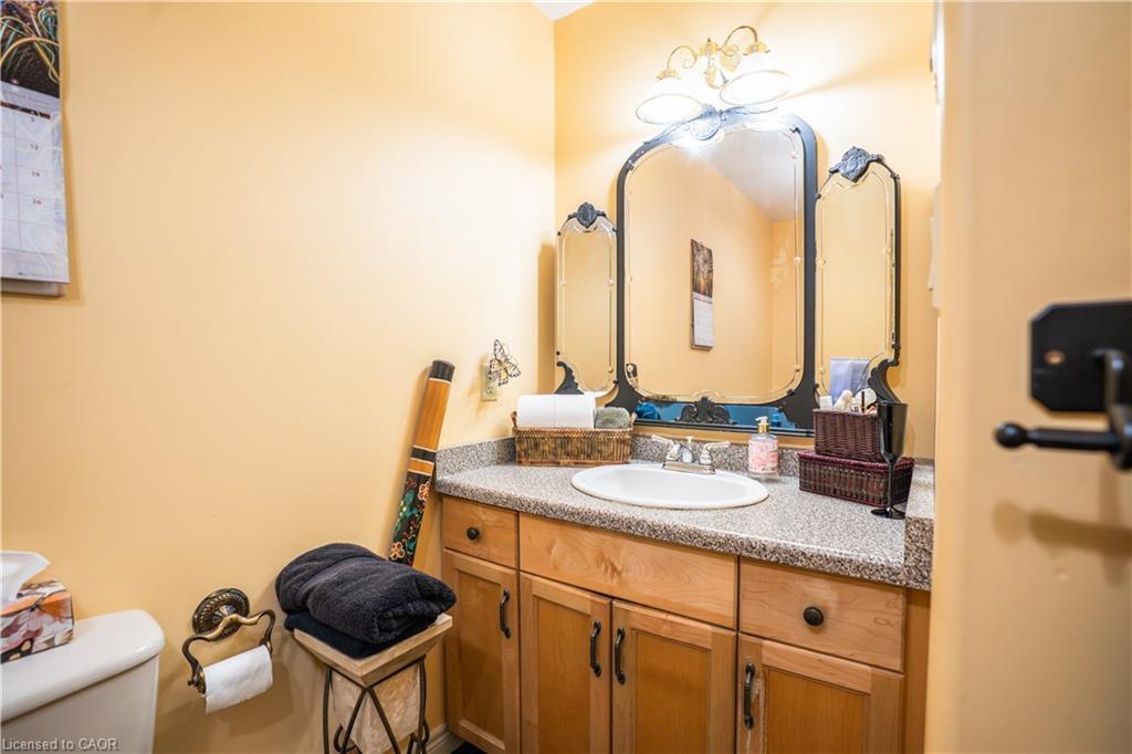 40 Balsam Street, Welland, ON - Indoor Photo Showing Bathroom
