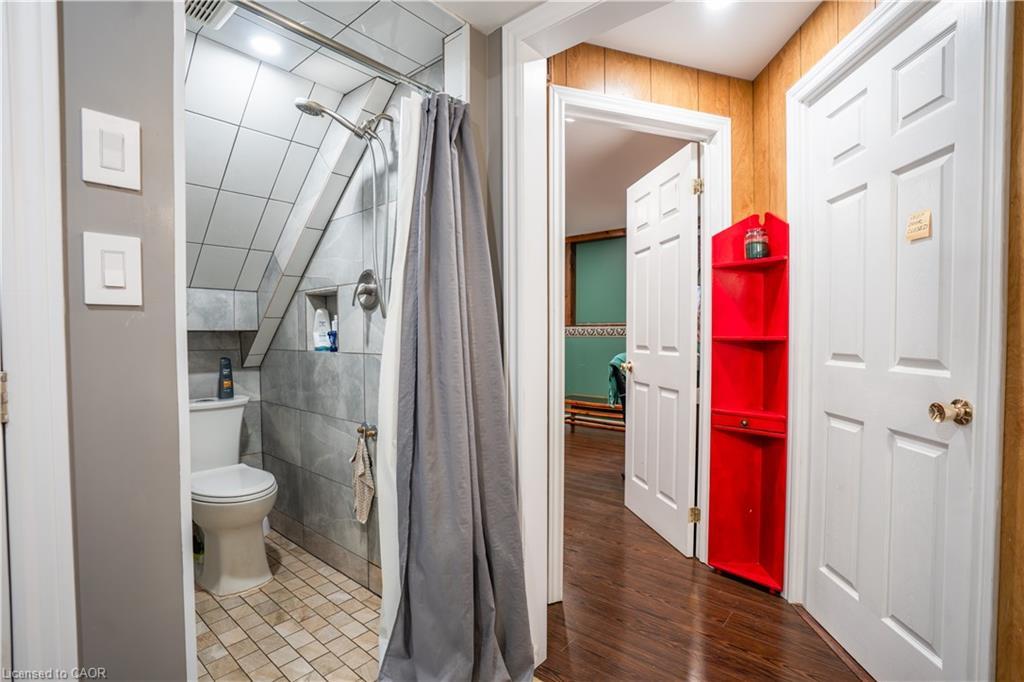 40 Balsam Street, Welland, ON - Indoor Photo Showing Bathroom