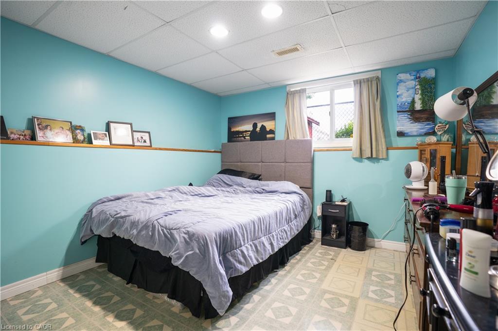 40 Balsam Street, Welland, ON - Indoor Photo Showing Bedroom