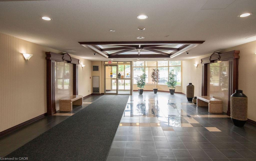 210-495 Highway 8, Stoney Creek, ON - Indoor Photo Showing Other Room