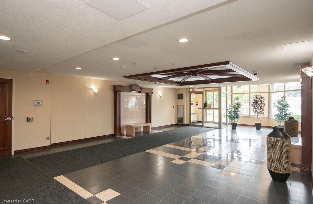 210-495 Highway 8, Stoney Creek, ON - Indoor Photo Showing Other Room