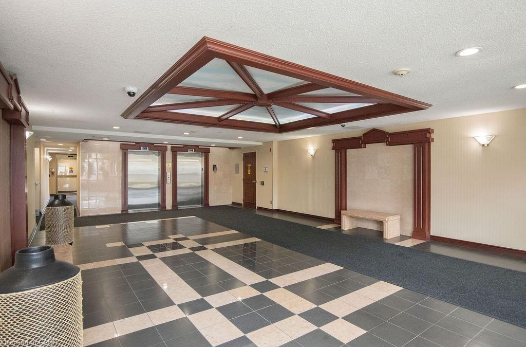 210-495 Highway 8, Stoney Creek, ON - Indoor Photo Showing Other Room