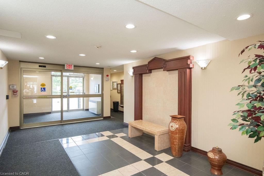 210-495 Highway 8, Stoney Creek, ON - Indoor Photo Showing Other Room