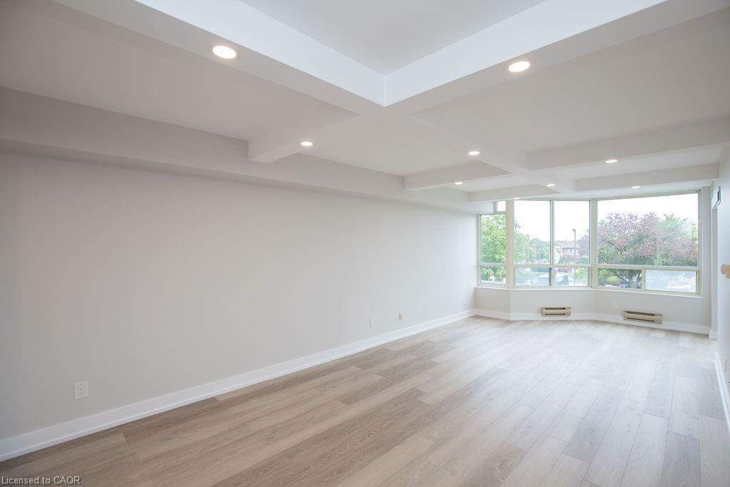 210-495 Highway 8, Stoney Creek, ON - Indoor Photo Showing Other Room