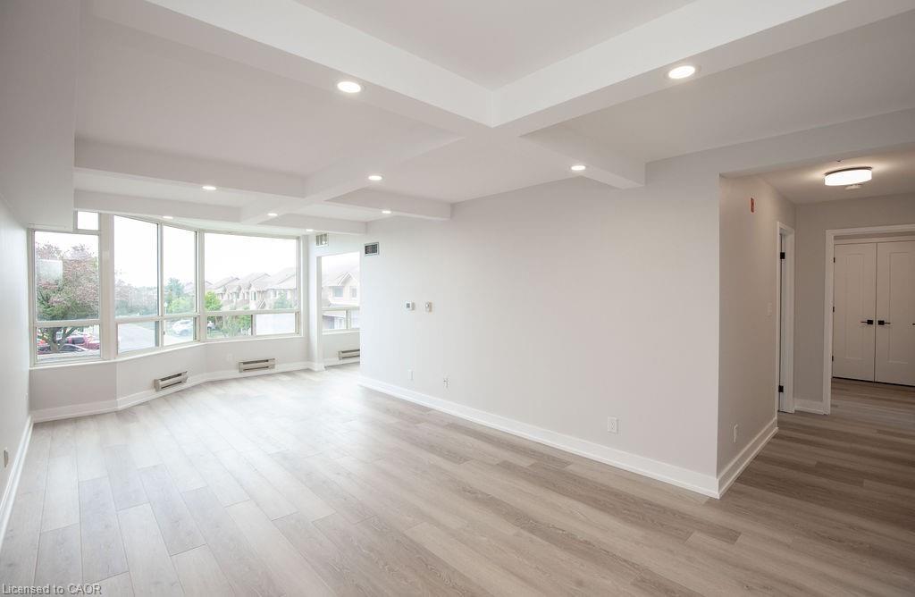 210-495 Highway 8, Stoney Creek, ON - Indoor Photo Showing Other Room