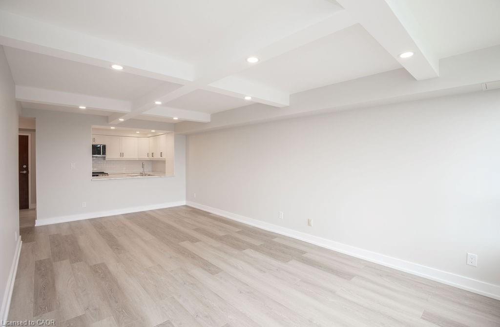 210-495 Highway 8, Stoney Creek, ON - Indoor Photo Showing Other Room