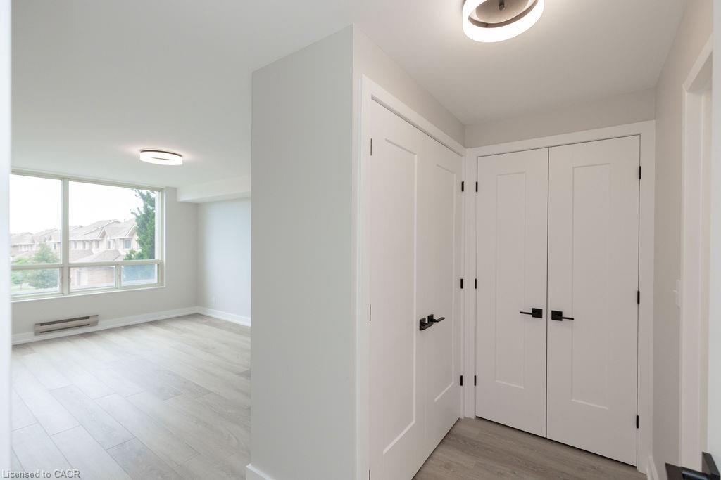210-495 Highway 8, Stoney Creek, ON - Indoor Photo Showing Other Room