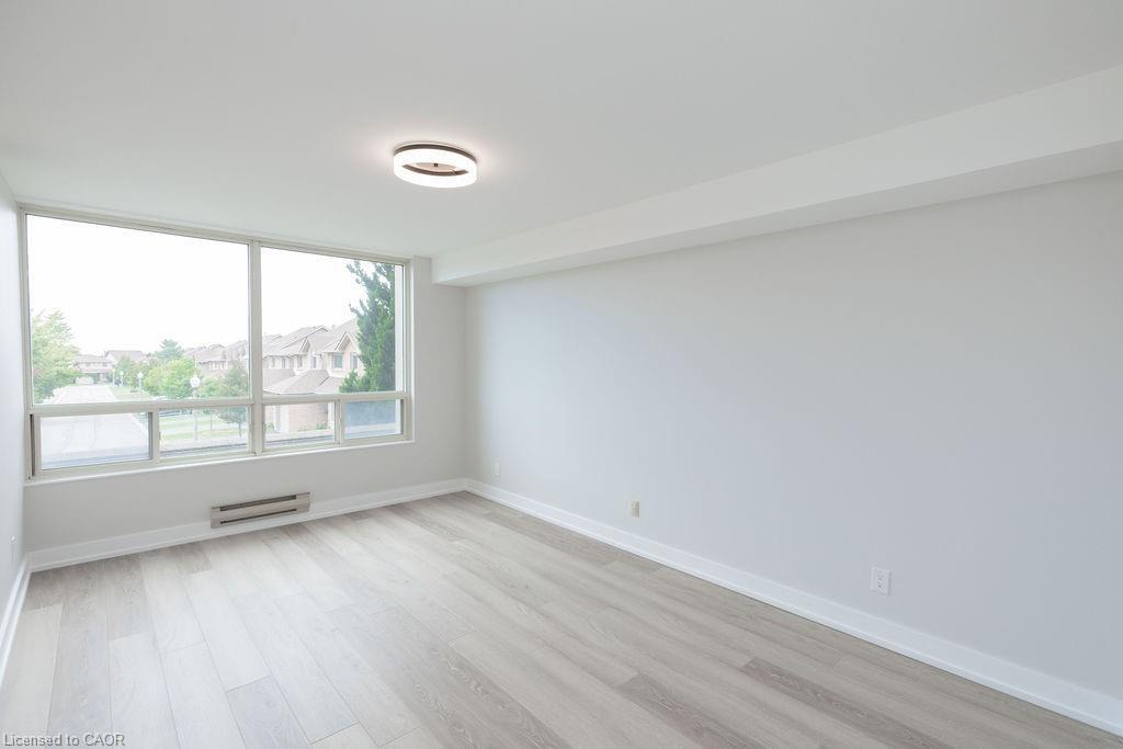 210-495 Highway 8, Stoney Creek, ON - Indoor Photo Showing Other Room