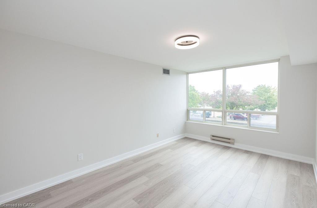 210-495 Highway 8, Stoney Creek, ON - Indoor Photo Showing Other Room