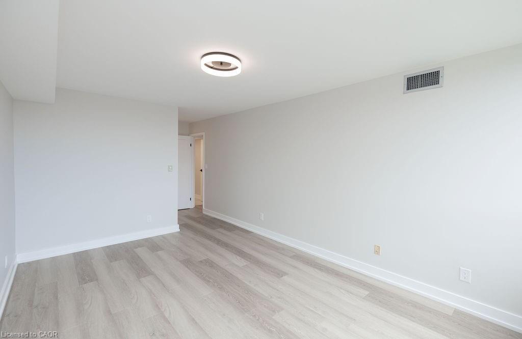 210-495 Highway 8, Stoney Creek, ON - Indoor Photo Showing Other Room