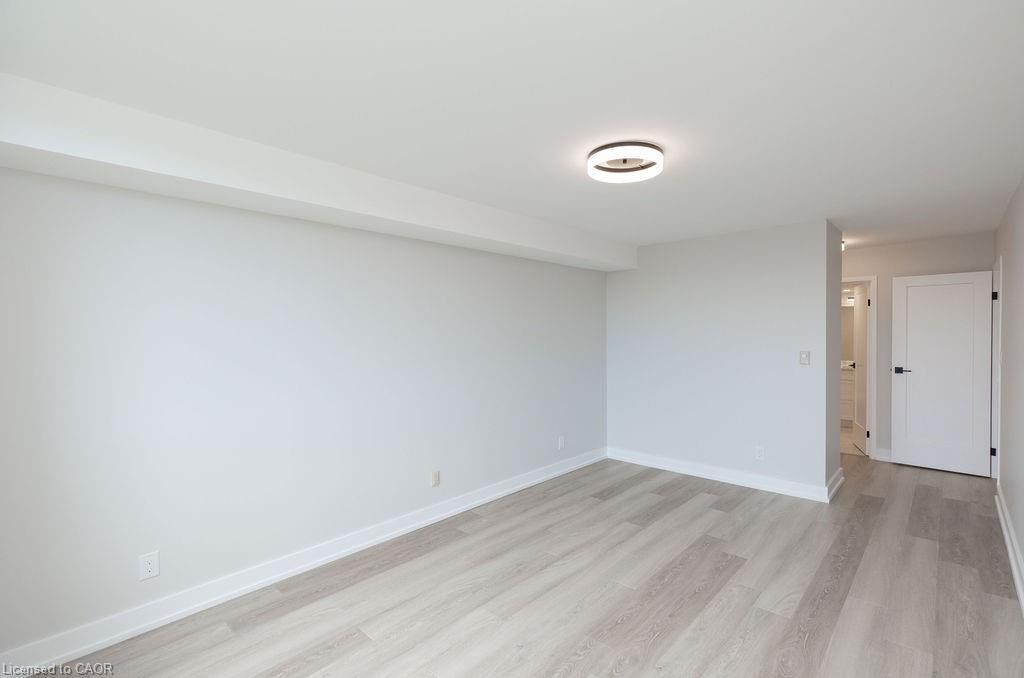 210-495 Highway 8, Stoney Creek, ON - Indoor Photo Showing Other Room