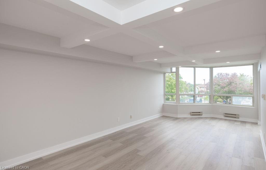 210-495 Highway 8, Stoney Creek, ON - Indoor Photo Showing Other Room