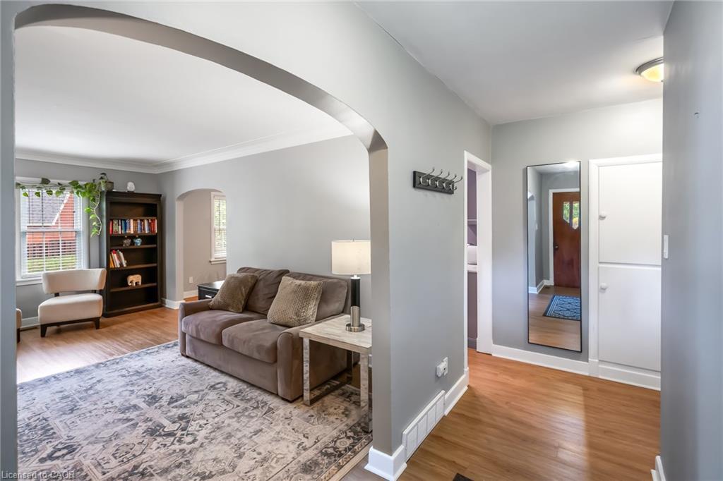 5201 Valley Way, Niagara Falls, ON - Indoor