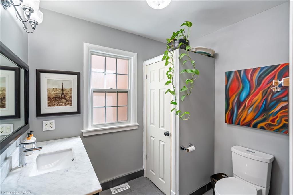 5201 Valley Way, Niagara Falls, ON - Indoor Photo Showing Bathroom