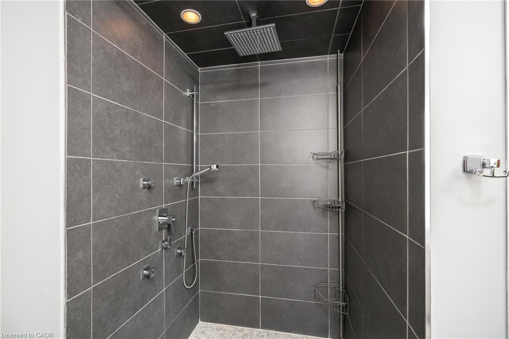 5201 Valley Way, Niagara Falls, ON - Indoor