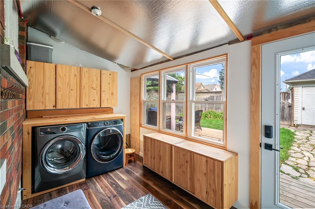 5201 Valley Way, Niagara Falls, ON - Indoor Photo Showing Laundry Room