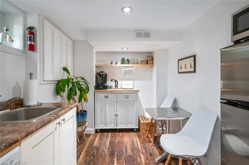 5201 Valley Way, Niagara Falls, ON - Indoor Photo Showing Kitchen